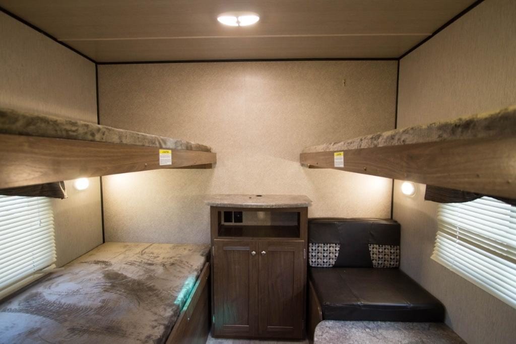 Family RV Rental bedroom 2