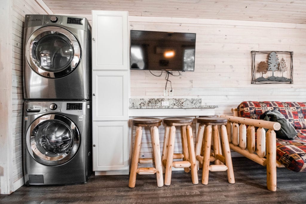 Suite 2-bedroom cabin breakfast area